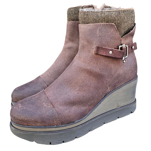 Brown Wedge Boots OTBT Descend Size 10 Distressed Leather Zip Buckle Fuzzy Lined - Picture 3 of 14